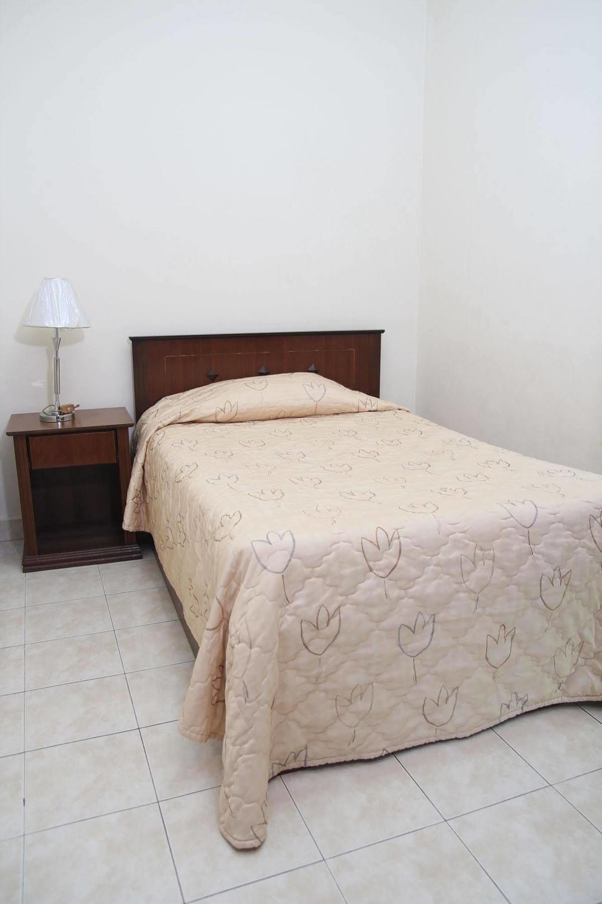 Suria Service Apartment-Hotel Bukit Merah Kültér fotó